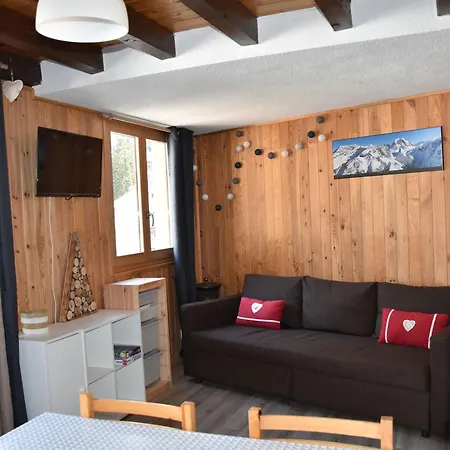Duplex Ensoleille Centre Village Avec Balcon Et Parking Prive - Fr-1-464-86